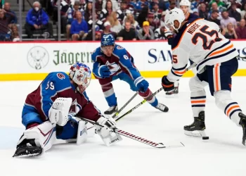 Francouz, Kadri lead Avs to 4-0 win over Oilers in Game 2