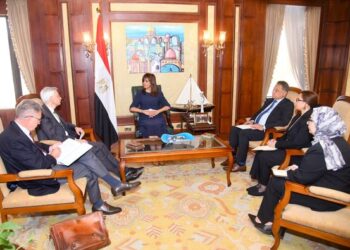 Makram: Egyptian community plays crucial role in France