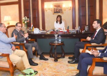 Makram meets Cambridge University official on establishing data analysis centre in Egypt