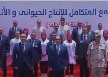 Sisi poses for photo op on sidelines of opening dairy complex in Sadat City