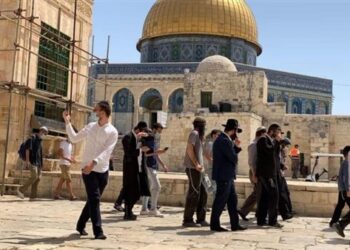Scores of Israeli settlers storm Al-Aqsa under protection of occupation troops