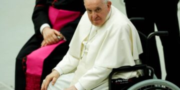Pope apologises for having to cancel Africa trip