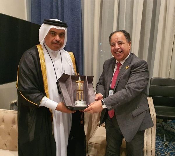 Egyptian Finance Minister Mohamed Mait and his Qatari counterpart Ali bin Ahmed Al Kuwari affirmed the importance of boosting bilateral cooperation in face of the current global economic crisis whose hard consequences have cast their shadow on all countries.