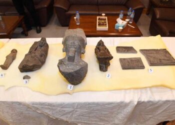 Egyptian amb. receives smuggled artifacts from Kuwaiti authorities