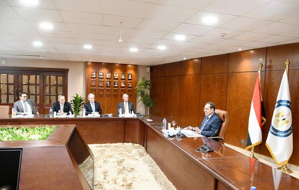 Petroleum min.: We seek to encourage int'l companies to raise productivity of oil fields 2 - Egyptian Gazette Petroleum min.: We seek to encourage int'l companies to raise productivity of oil fields 1 - Egyptian Gazette