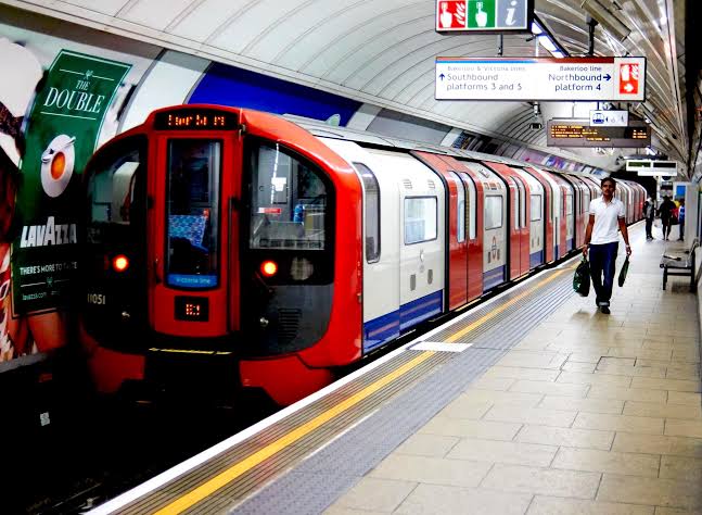 Biggest rail strike in 30 years brings UK to standstill 2 - Egyptian Gazette Biggest rail strike in 30 years brings UK to standstill 1 - Egyptian Gazette