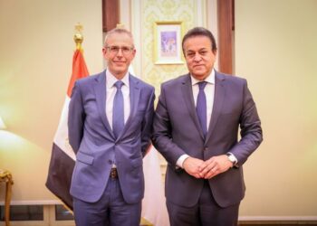 Acting health minister probes with “General Electric” means to provide medical equipment to Egyptian hospitals