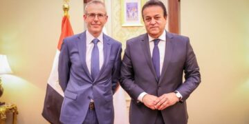 Acting health minister probes with “General Electric” means to provide medical equipment to Egyptian hospitals