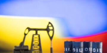 Russia says cutting oil production would have risks