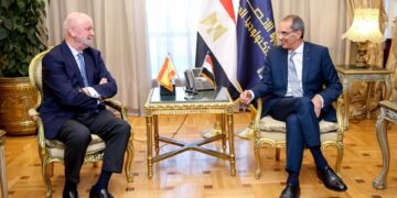 Communication minister confers with Spanish envoy on bolstering joint cooperation