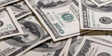 Dollar climbs further pinning euro, yen at multi-decade lows