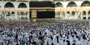 Female police personnel accompany female Egyptian pilgrims in visiting Al-Masjid Al-Nabawi 1 - Egyptian Gazette Female police personnel accompany female Egyptian pilgrims in visiting Al-Masjid Al-Nabawi