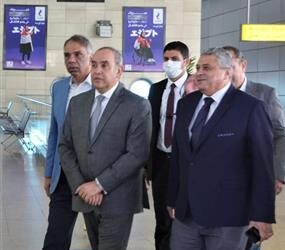 Civil aviation minister inspects operations at Cairo Int’l Airport