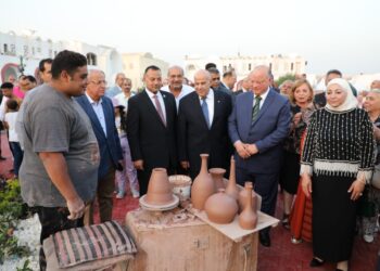 Cairo Governor visits 2nd pottery festival in Fustat