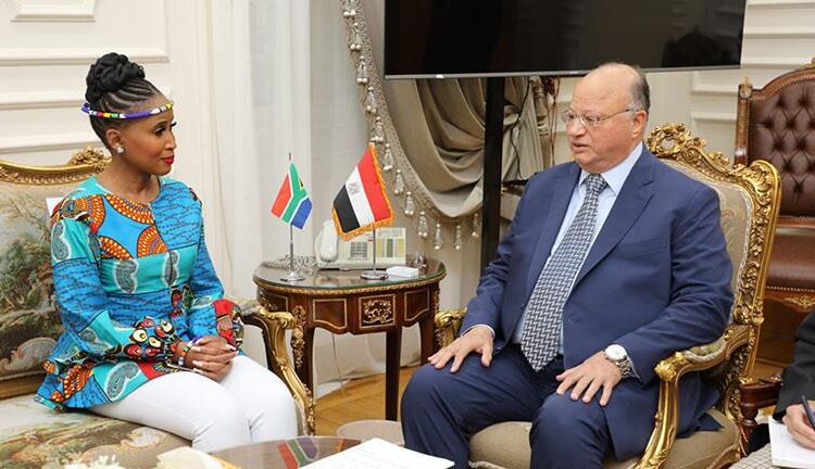 Cairo Governor Khaled Abdel-Aal during his meeting on Sunday with Mpho Phalatse, the executive mayor of Johannesburg.