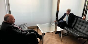 FM meets with US climate envoy in Berlin