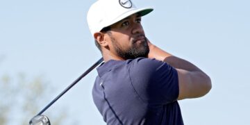 Finau, Pendrith share lead at Rocket Classic