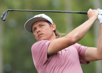 Australian Smith leads British golf Open