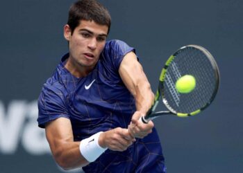 Alcaraz advances to Hamburg quarters