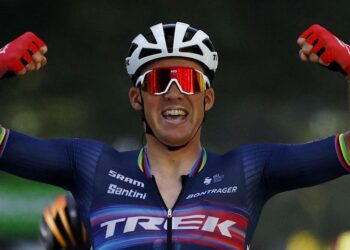 Pedersen wins Tour de France stage 13