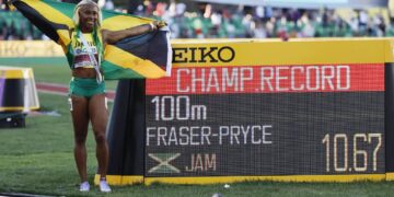 Fraser-Pryce reaches World’s 200m semis