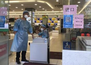 Hong Kong mulls movement restrictions as Covid cases rise