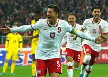 Barcelona complete signing of Lewandowski