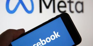 Facebook's Meta posts first-ever revenue drop 1 - Egyptian Gazette Facebook’s Meta posts first-ever revenue drop