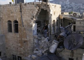 Palestinians: Israeli forces kill 2 in West Bank gun battle