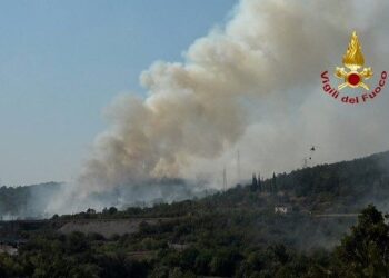 Italy battles wildfires as hundreds evacuated in Tuscany