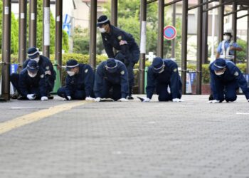 Japan police find bullet marks near Abe assassination site