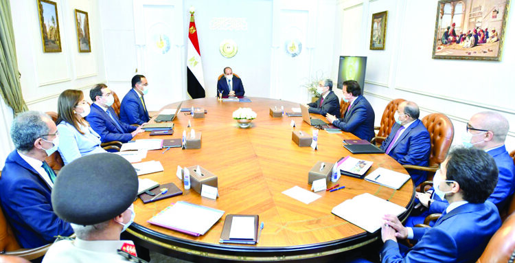 Egyptian President Abdel Fattah El Sisi during his meeting on Wednesday with Prime Minister Moustafa Madbouli, a host of ministers and Head of the Armed Forces Engineering Authority.