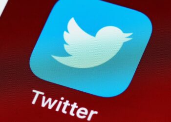 Twitter back up after global outage