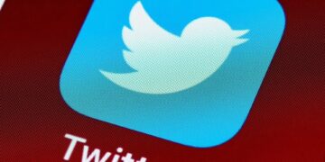 Twitter back up after global outage