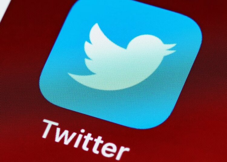 Twitter said its service was back online following a major outage that kept thousands of users across the globe from accessing the social media platform.