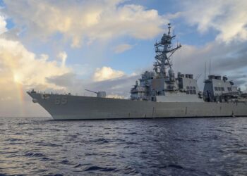 US destroyer sails past Chinese-held South China Sea islands
