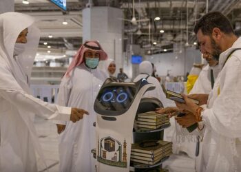 Robots used this year to serve pilgrims at Grand Mosque
