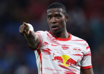 Defender Mukiele announces Leipzig departure