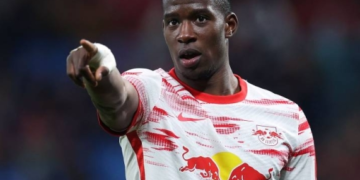 Defender Mukiele announces Leipzig departure