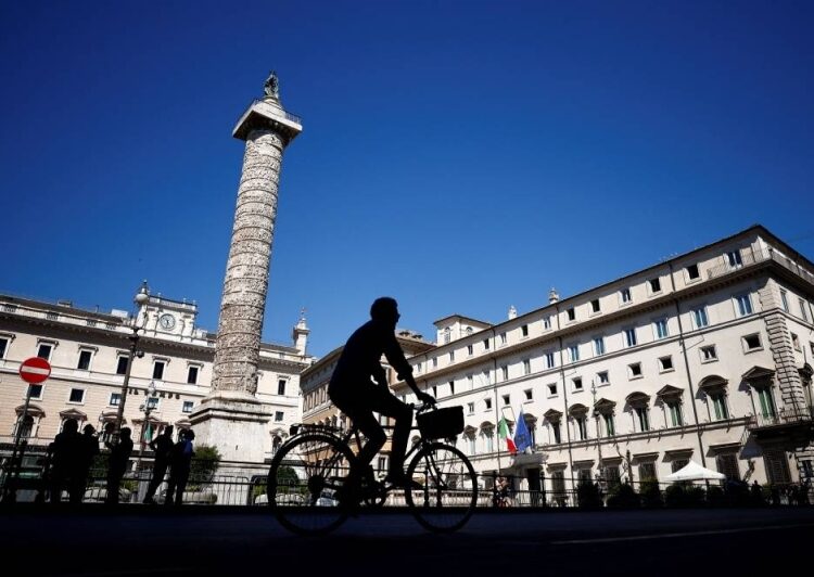 Italians ask Draghi to overcome political crisis, stay in office 1 - Egyptian Gazette