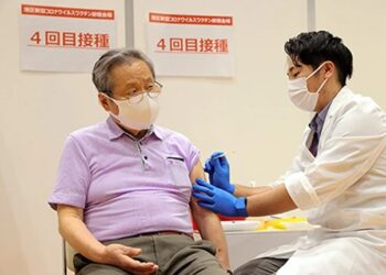 Japan to give 4th COVID vaccine shots to medical care personnel