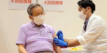 Japan to give 4th COVID vaccine shots to medical care personnel