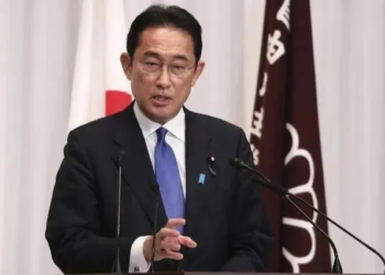 Japan urges businesses to raise wages on par with price hikes