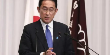 Japan urges businesses to raise wages on par with price hikes