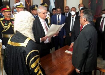 New Sri Lankan president sworn in