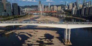 China issues first national drought alert, battles to save crops in extreme heatwave