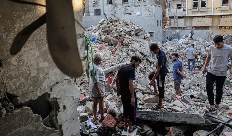 Egypt-brokered Gaza ceasefire begins 1 - Egyptian Gazette People search through the rubble following Israeli airstrikes in Rafah on Sunday. People search through the rubble following Israeli airstrikes in Rafah on Sunday