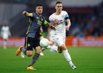 Bournemouth sign Argentina defender Senesi