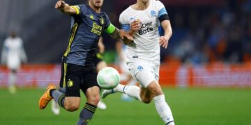 Bournemouth sign Argentina defender Senesi