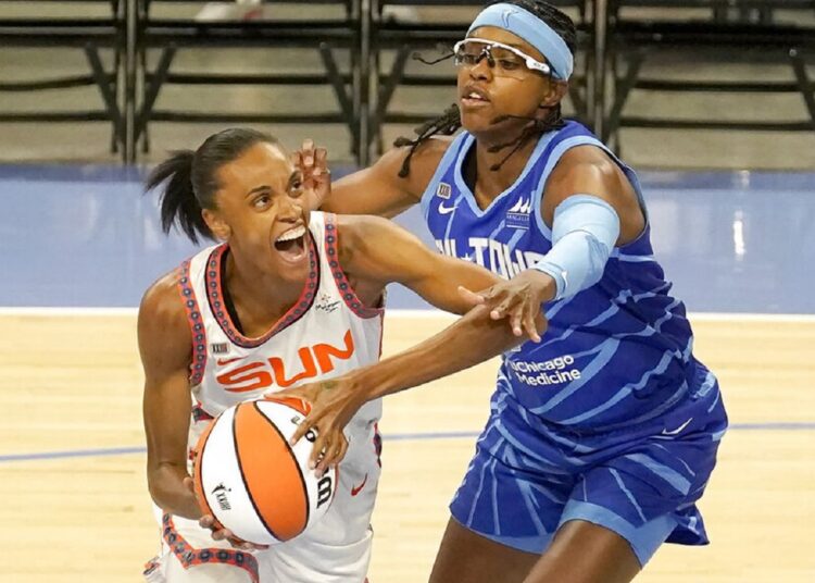 Sun and Sky meet in WNBA playoff semi-final 1 - Egyptian Gazette DeWanna Bonner of the Connecticut Sun (L) eyes the basket during a WNBA game against the Chicago Sky on June 17, 2021, in Chicago.